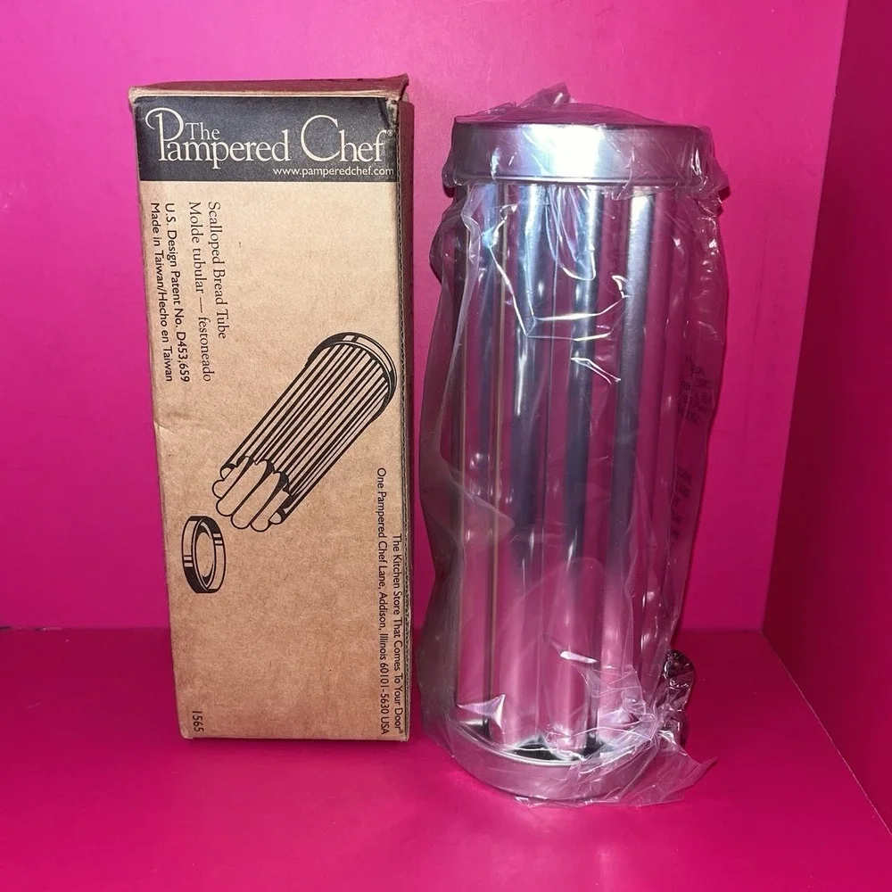 Pampered Chef Shaped‎ Bread Tube Baking Pan Scalloped #1565 New